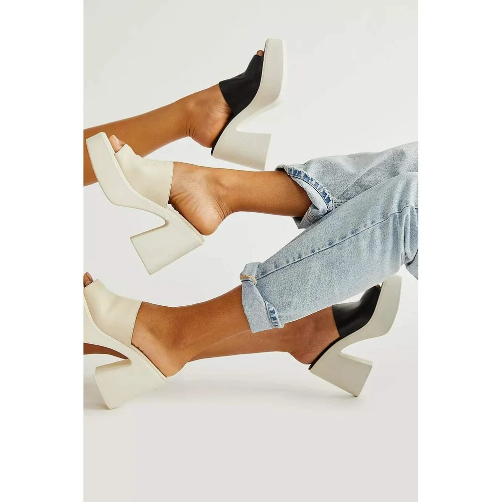 Free People Zoe Platform Silver Metallic Leather Mule Sandals size  37.5 NEW